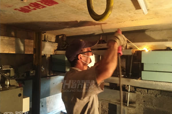 住戶室內(nèi)長(zhǎng)期遭受電梯困擾，該如何解決？